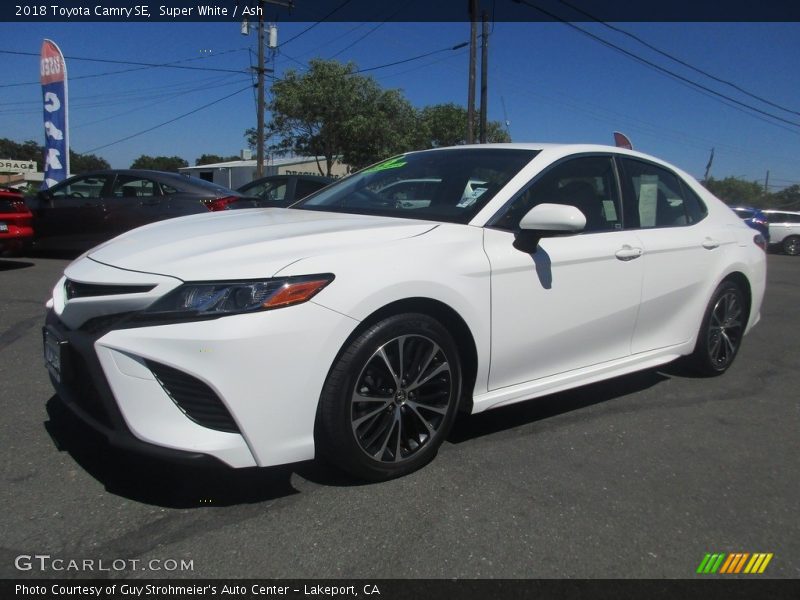 Super White / Ash 2018 Toyota Camry SE