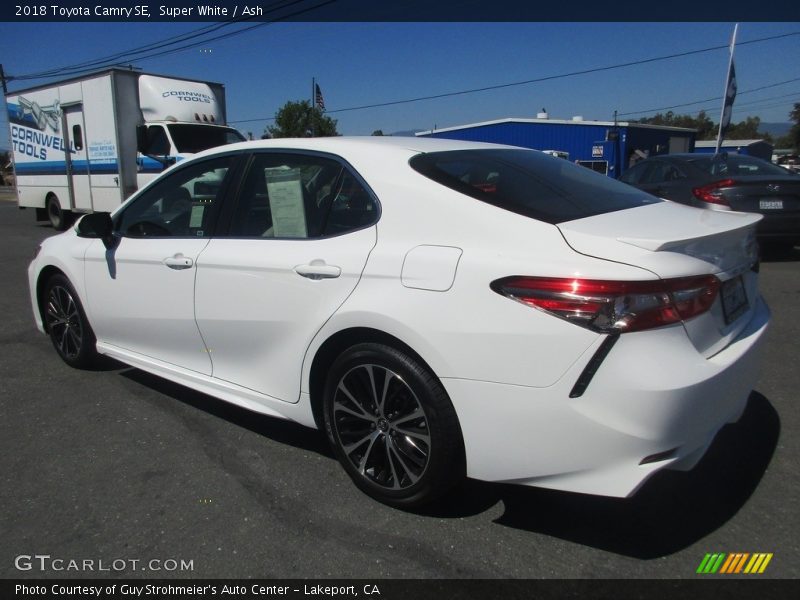 Super White / Ash 2018 Toyota Camry SE