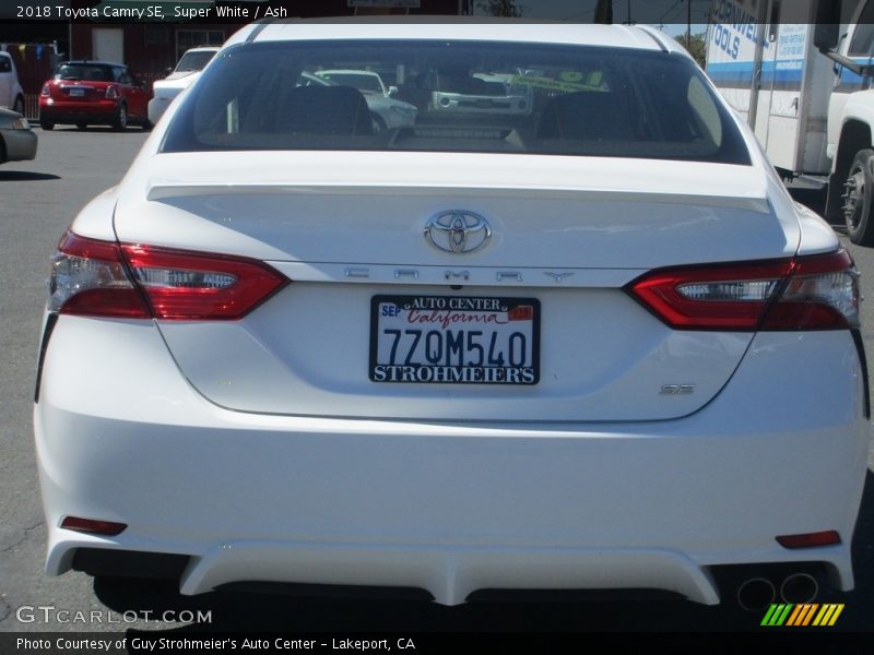 Super White / Ash 2018 Toyota Camry SE
