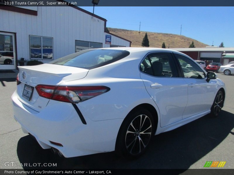 Super White / Ash 2018 Toyota Camry SE