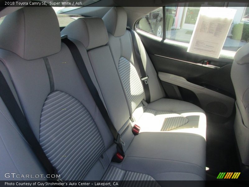 Super White / Ash 2018 Toyota Camry SE
