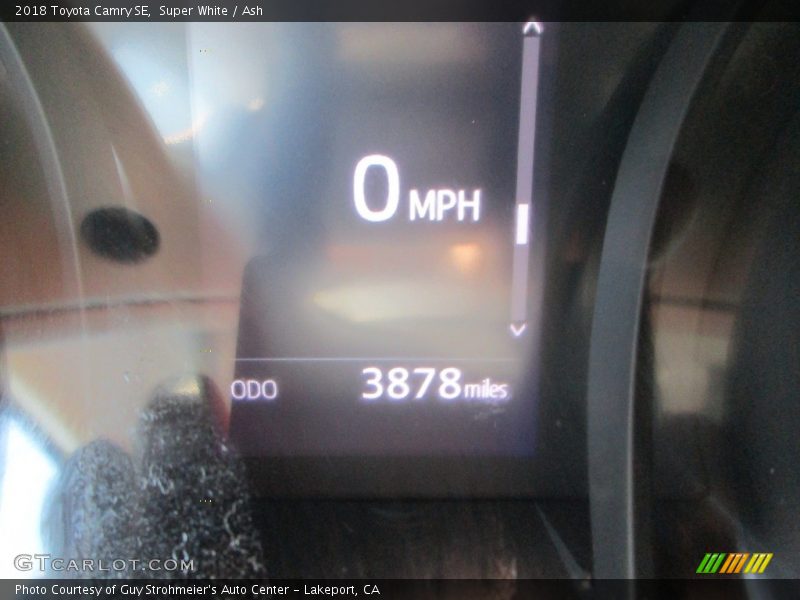 Super White / Ash 2018 Toyota Camry SE