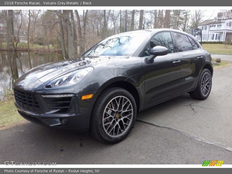 Volcano Grey Metallic / Black 2018 Porsche Macan