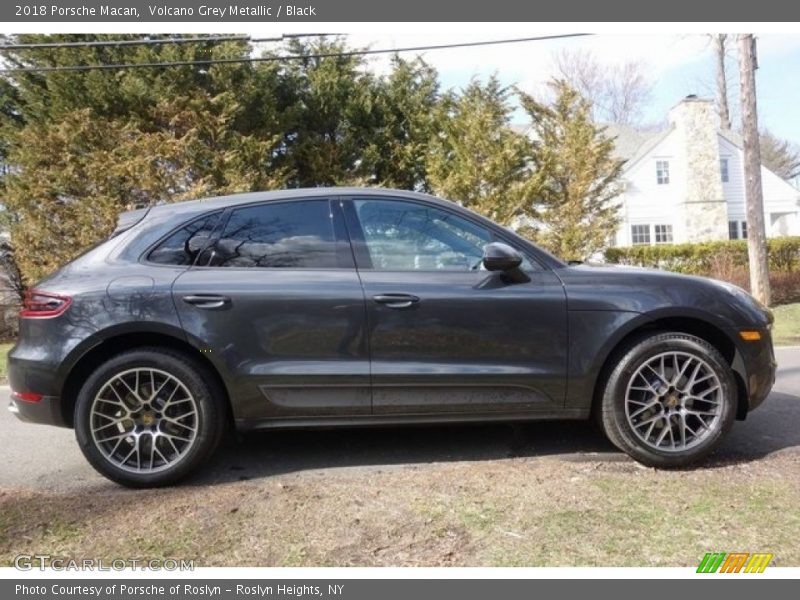 Volcano Grey Metallic / Black 2018 Porsche Macan