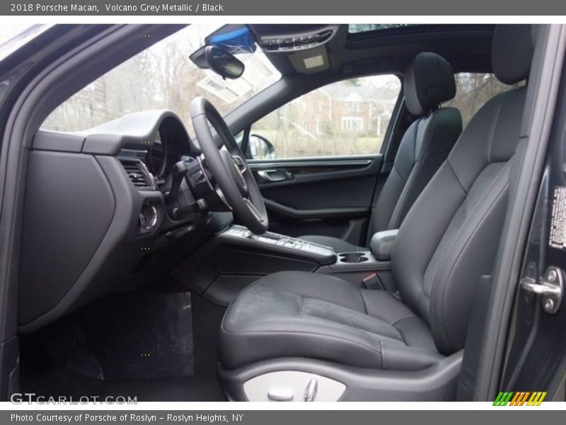 Volcano Grey Metallic / Black 2018 Porsche Macan