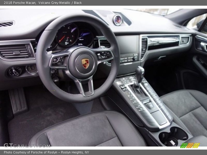 Volcano Grey Metallic / Black 2018 Porsche Macan