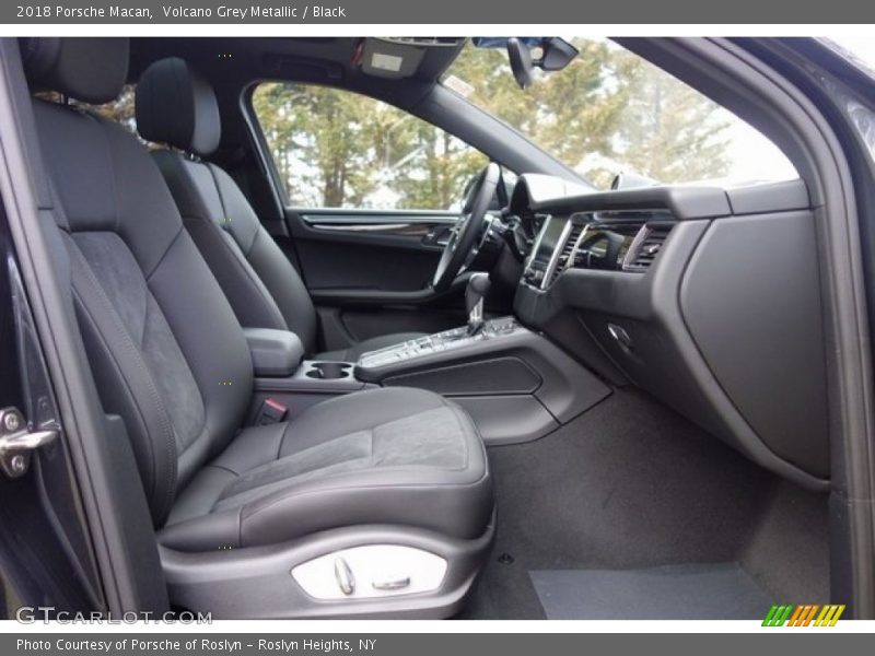 Volcano Grey Metallic / Black 2018 Porsche Macan