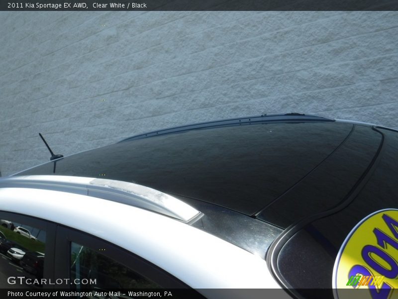 Clear White / Black 2011 Kia Sportage EX AWD