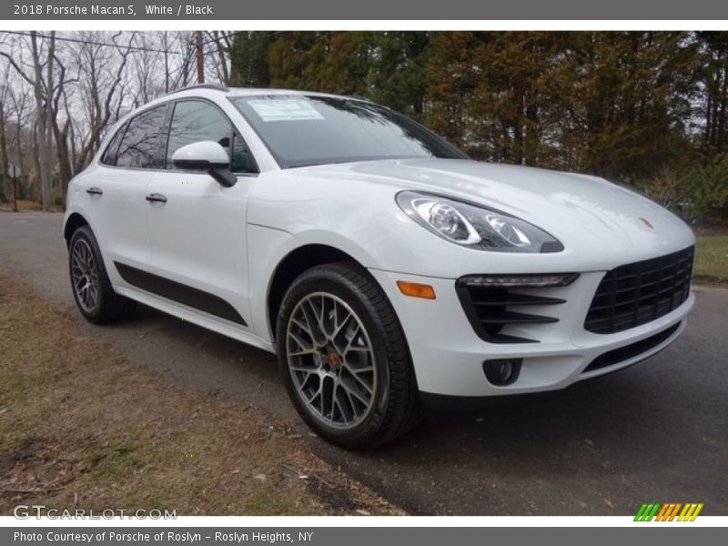 Front 3/4 View of 2018 Macan S
