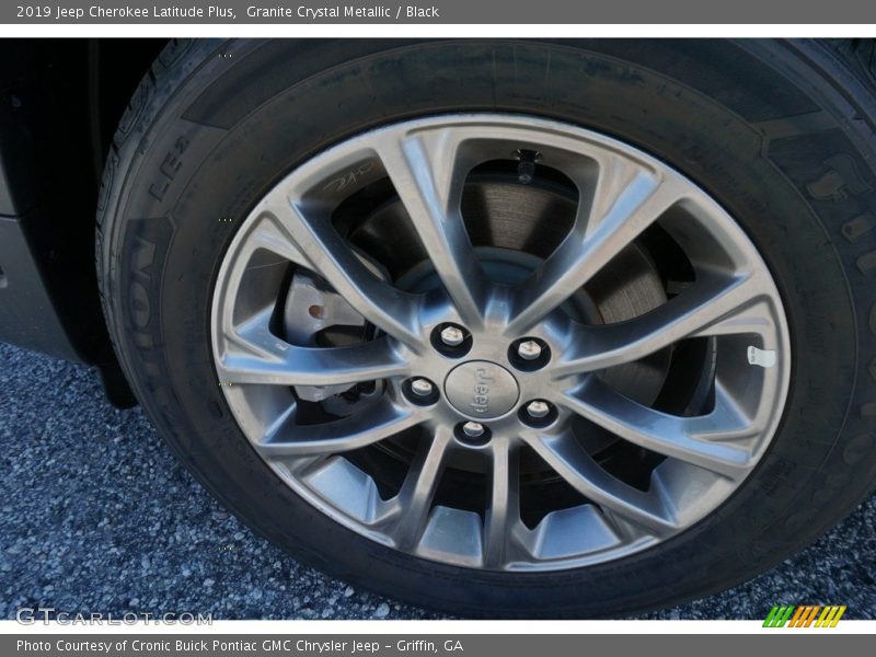 Granite Crystal Metallic / Black 2019 Jeep Cherokee Latitude Plus