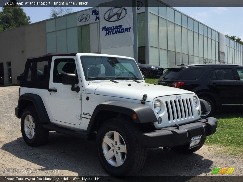 Bright White / Black 2016 Jeep Wrangler Sport