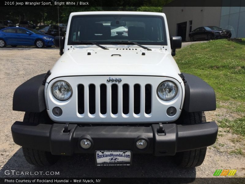 Bright White / Black 2016 Jeep Wrangler Sport