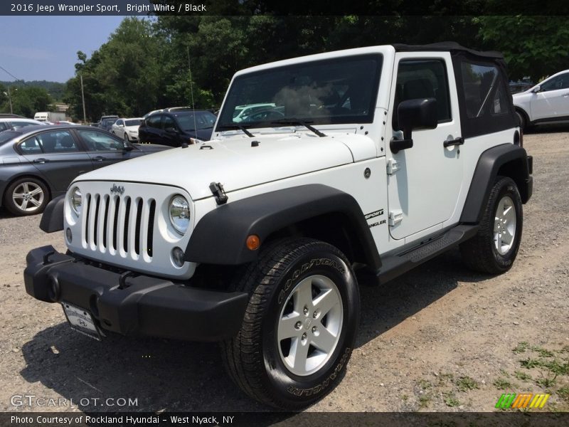 Bright White / Black 2016 Jeep Wrangler Sport