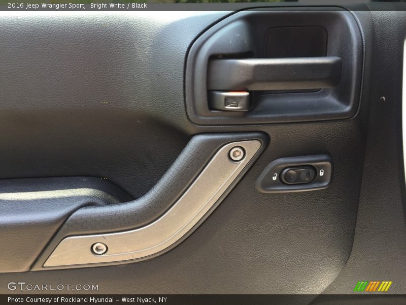 Bright White / Black 2016 Jeep Wrangler Sport