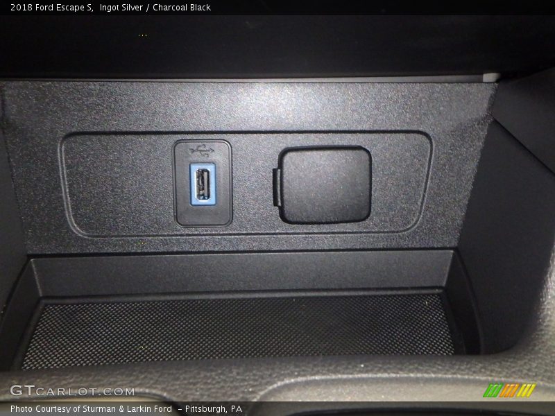Ingot Silver / Charcoal Black 2018 Ford Escape S