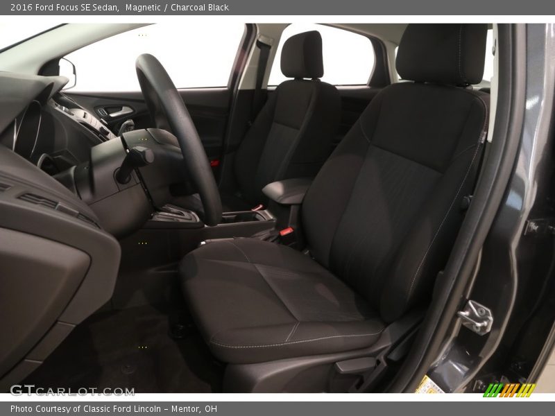 Magnetic / Charcoal Black 2016 Ford Focus SE Sedan