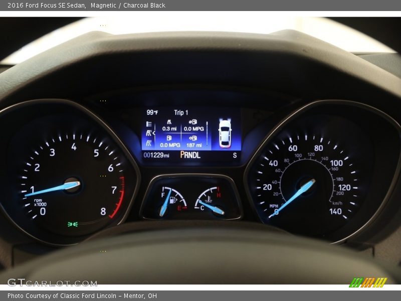 Magnetic / Charcoal Black 2016 Ford Focus SE Sedan