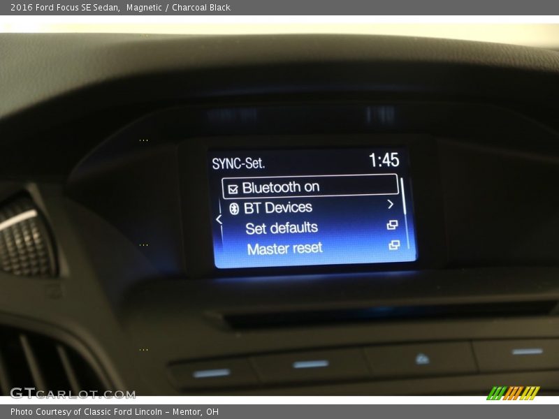 Magnetic / Charcoal Black 2016 Ford Focus SE Sedan