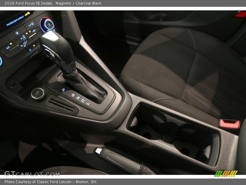 Magnetic / Charcoal Black 2016 Ford Focus SE Sedan
