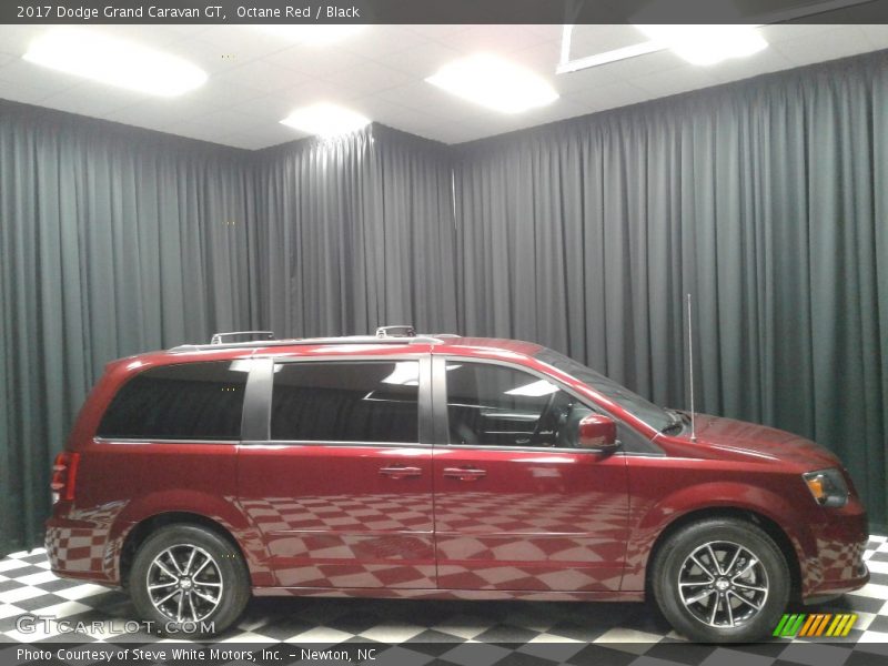 Octane Red / Black 2017 Dodge Grand Caravan GT