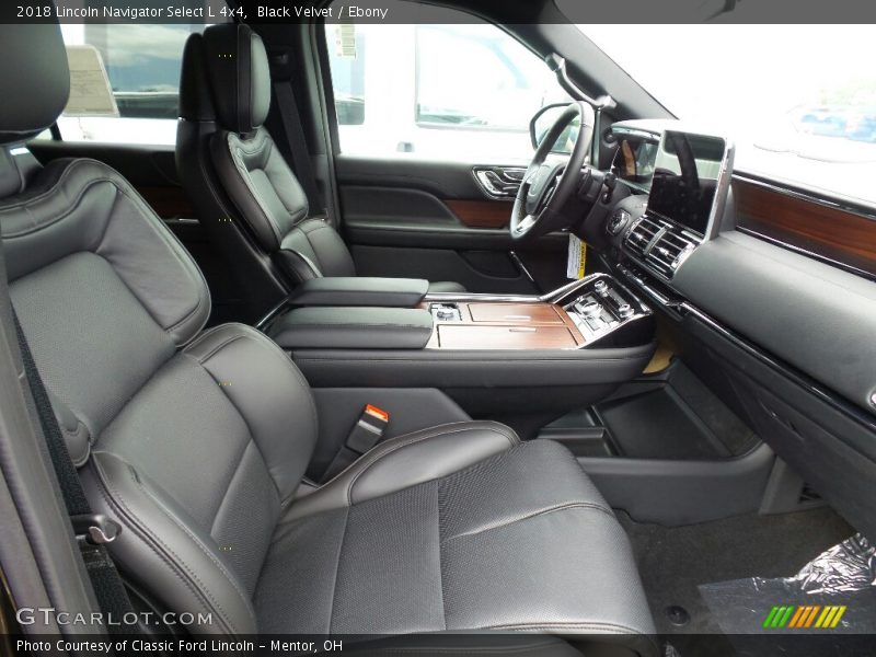 Front Seat of 2018 Navigator Select L 4x4