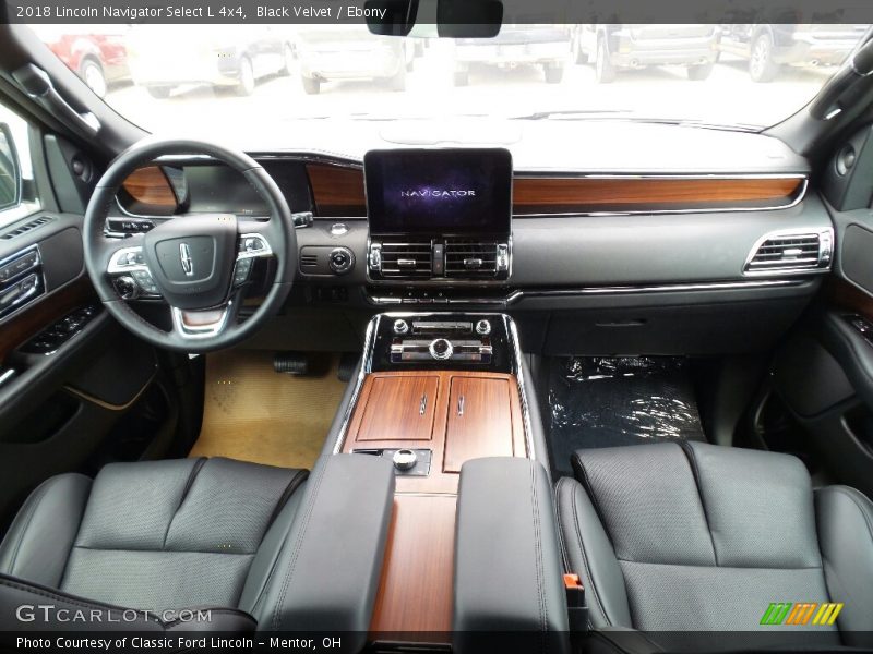  2018 Navigator Select L 4x4 Ebony Interior