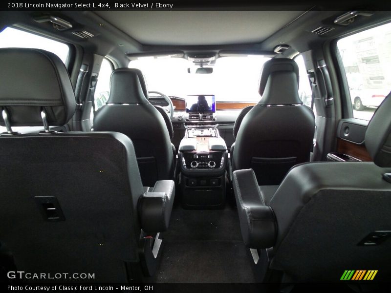 Rear Seat of 2018 Navigator Select L 4x4