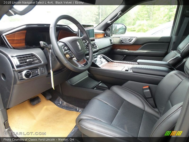 Front Seat of 2018 Navigator Select L 4x4