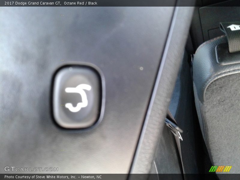 Octane Red / Black 2017 Dodge Grand Caravan GT