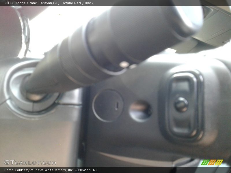 Octane Red / Black 2017 Dodge Grand Caravan GT
