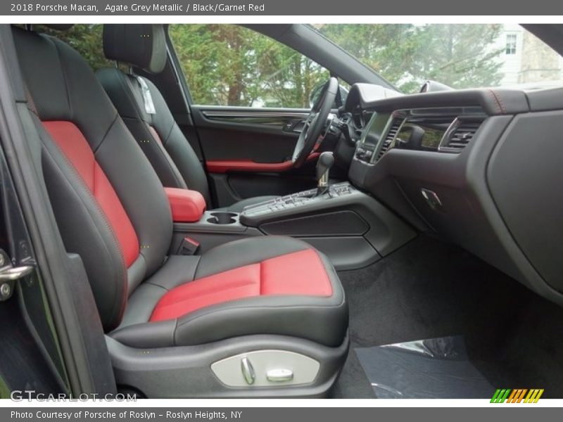 Agate Grey Metallic / Black/Garnet Red 2018 Porsche Macan
