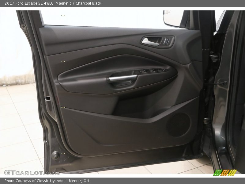 Magnetic / Charcoal Black 2017 Ford Escape SE 4WD