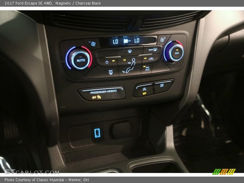 Magnetic / Charcoal Black 2017 Ford Escape SE 4WD