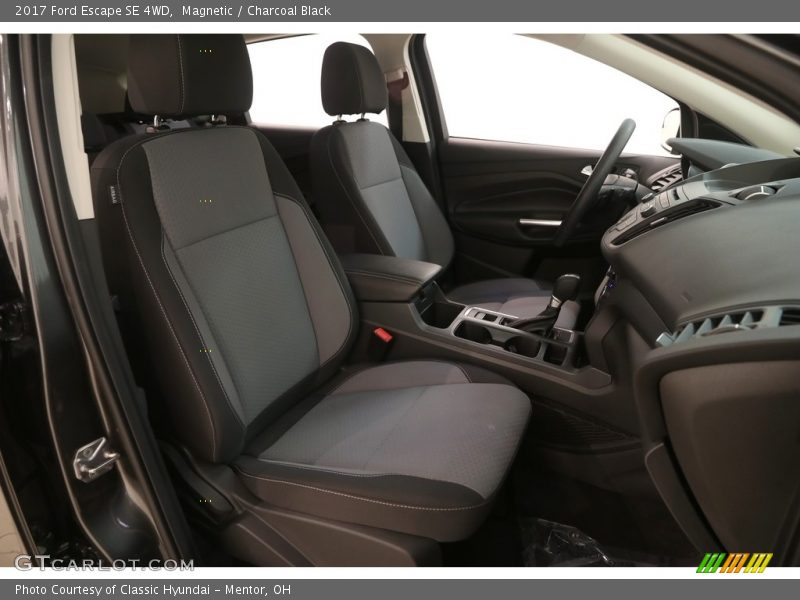Magnetic / Charcoal Black 2017 Ford Escape SE 4WD