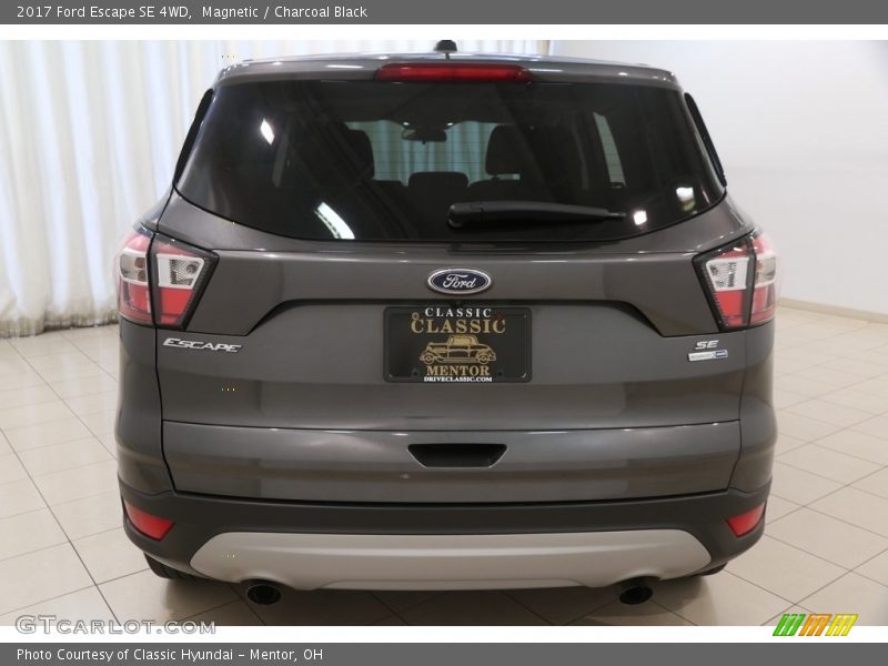 Magnetic / Charcoal Black 2017 Ford Escape SE 4WD