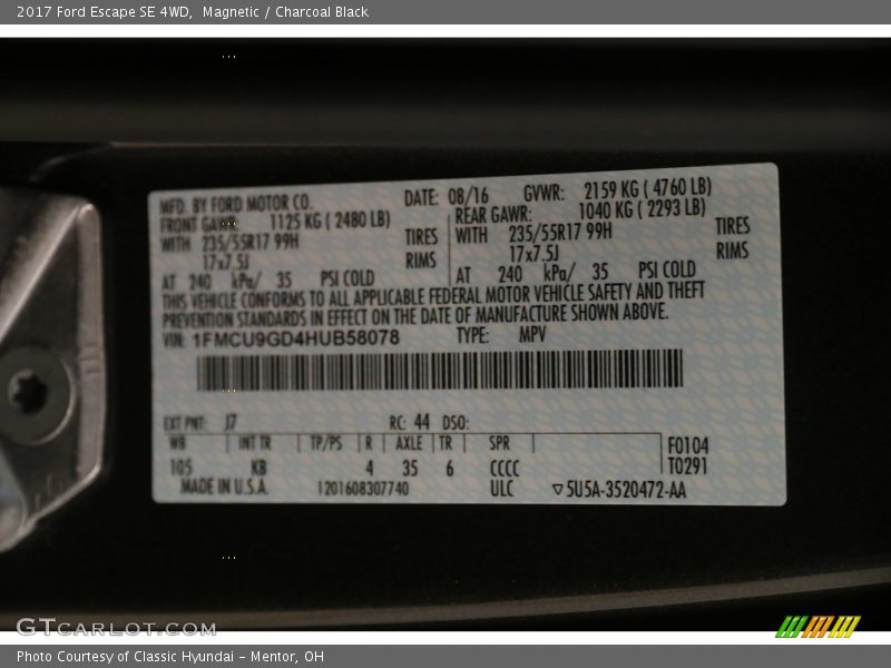 Magnetic / Charcoal Black 2017 Ford Escape SE 4WD