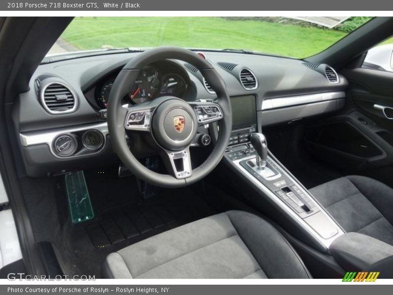 Dashboard of 2018 718 Boxster GTS