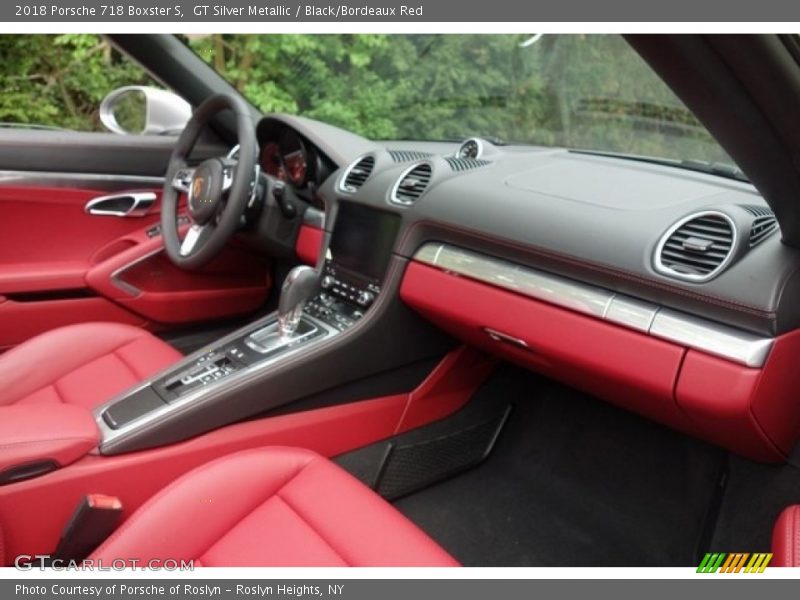 Dashboard of 2018 718 Boxster S