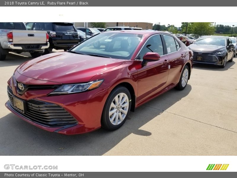 Ruby Flare Pearl / Black 2018 Toyota Camry LE