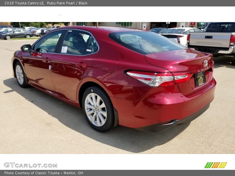 Ruby Flare Pearl / Black 2018 Toyota Camry LE