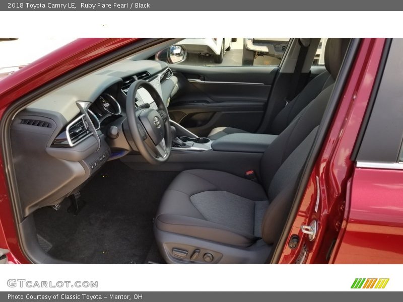 Ruby Flare Pearl / Black 2018 Toyota Camry LE