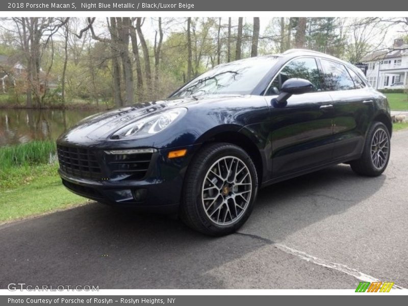 Front 3/4 View of 2018 Macan S