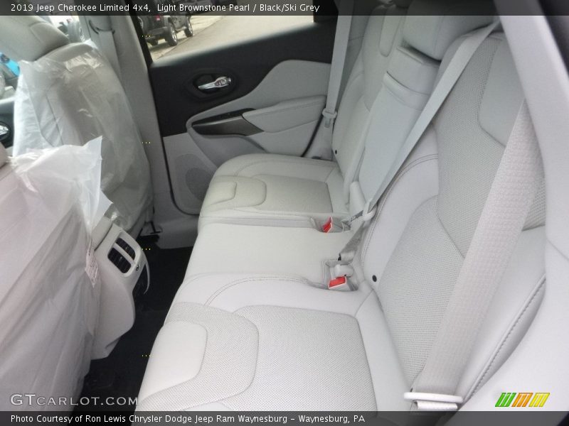 Light Brownstone Pearl / Black/Ski Grey 2019 Jeep Cherokee Limited 4x4