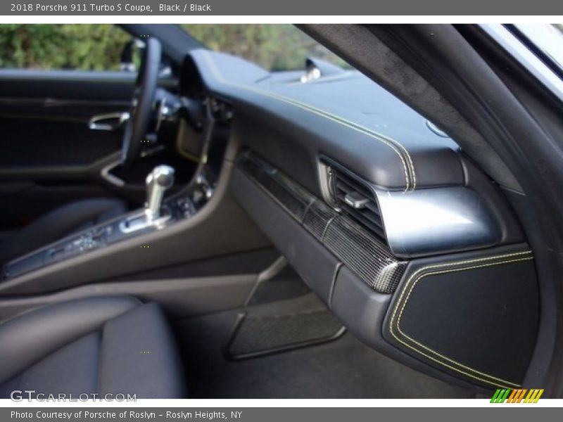 Dashboard of 2018 911 Turbo S Coupe