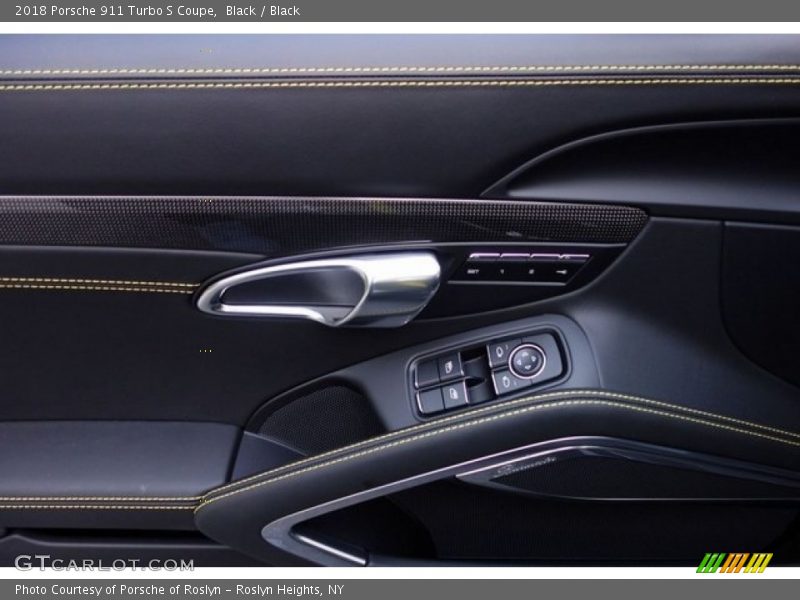 Controls of 2018 911 Turbo S Coupe