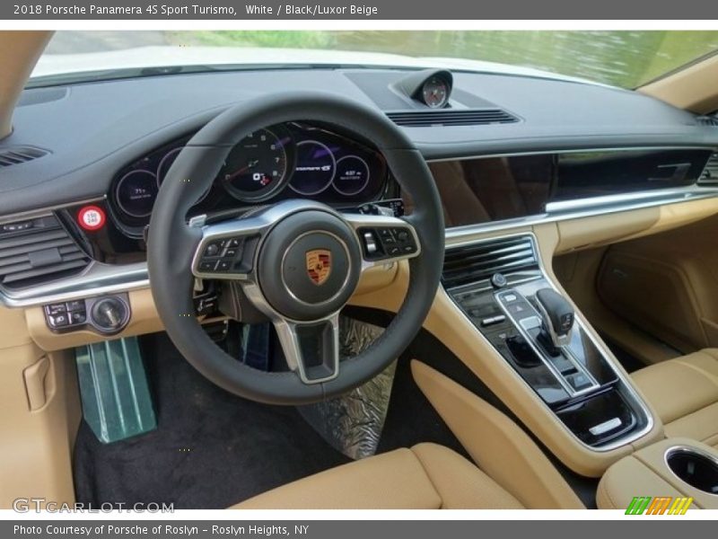 Dashboard of 2018 Panamera 4S Sport Turismo
