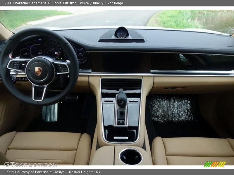 Dashboard of 2018 Panamera 4S Sport Turismo