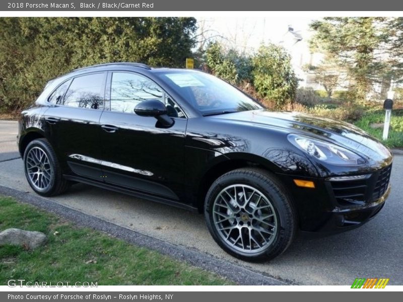 Black / Black/Garnet Red 2018 Porsche Macan S