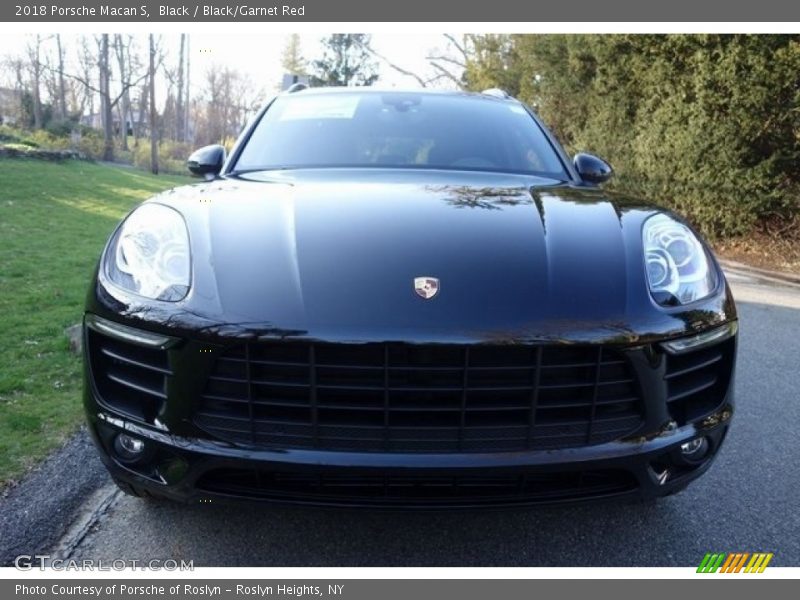 Black / Black/Garnet Red 2018 Porsche Macan S