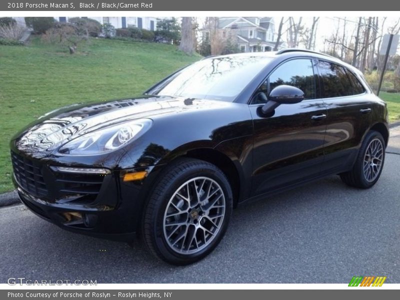 Black / Black/Garnet Red 2018 Porsche Macan S